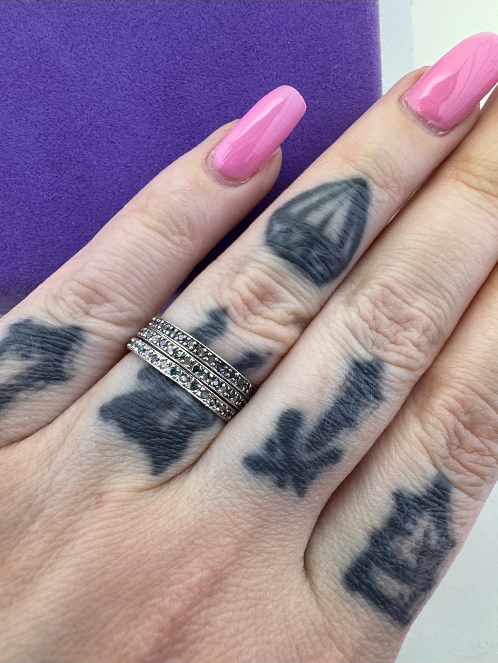 💛 Vintage 10k White Gold Blue & White Pavé Diamond Eternity Ring | Stackable - Picture 10 of 10